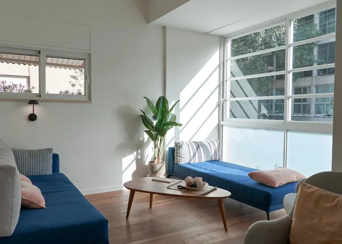 Refined Gordon 1Br Apartment With Balcony By Feelhome