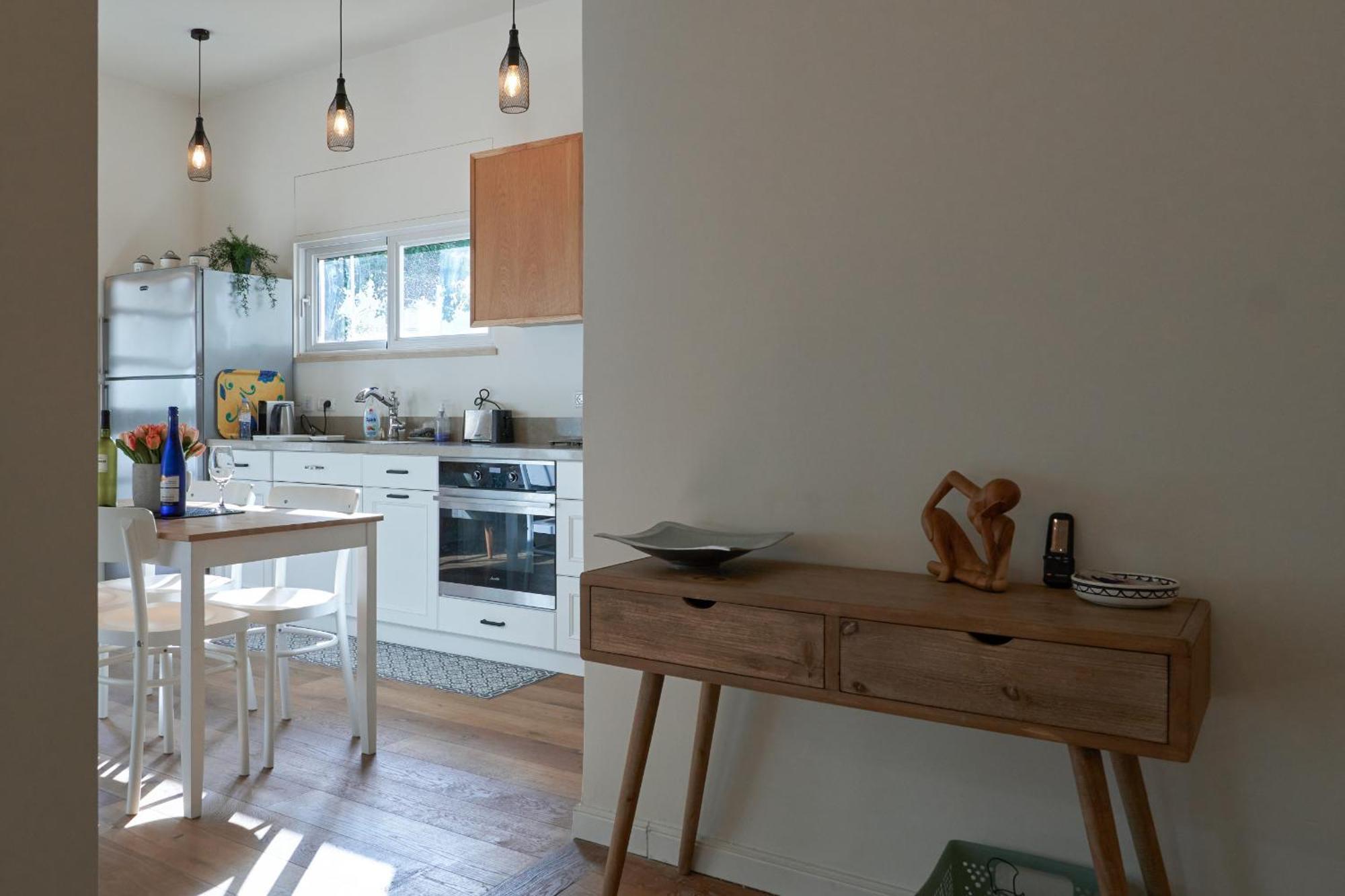 Refined Gordon 1br With Balcony By Feelhome