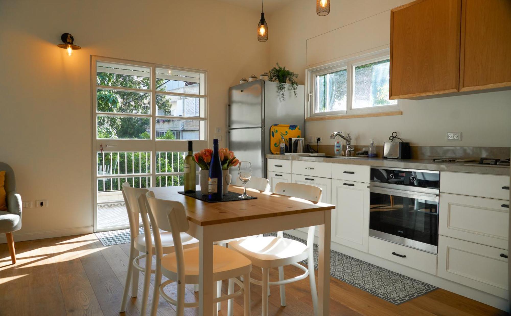 Apartment Refined Gordon 1br With Balcony By Feelhome *