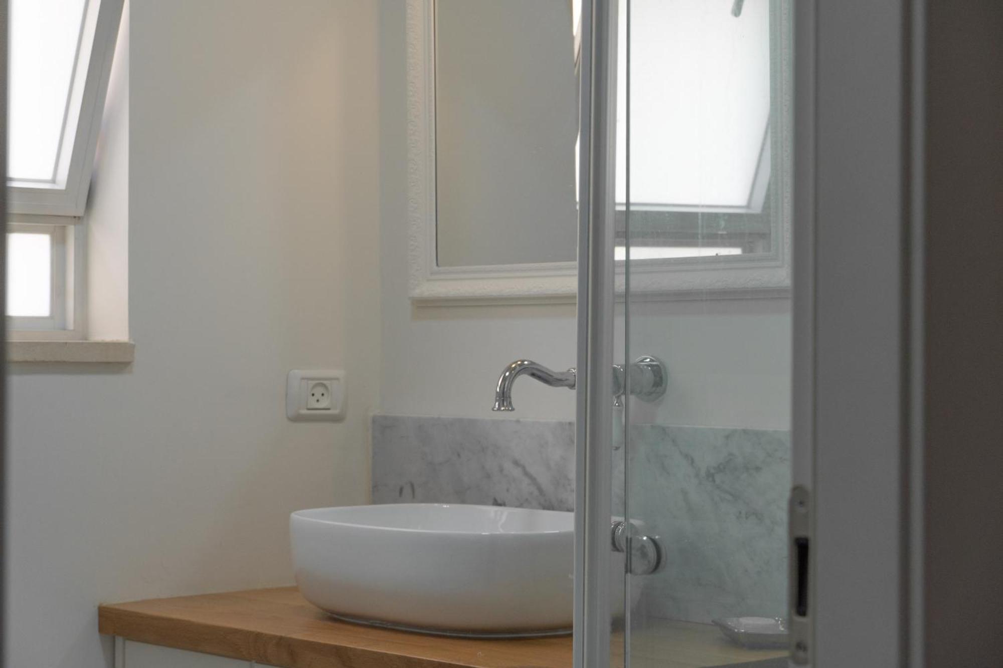 Apartment Refined Gordon 1br With Balcony By Feelhome Tel Aviv